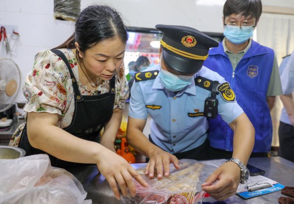 中博证券 全天候守护烟火气 舌尖安全“不打烊”